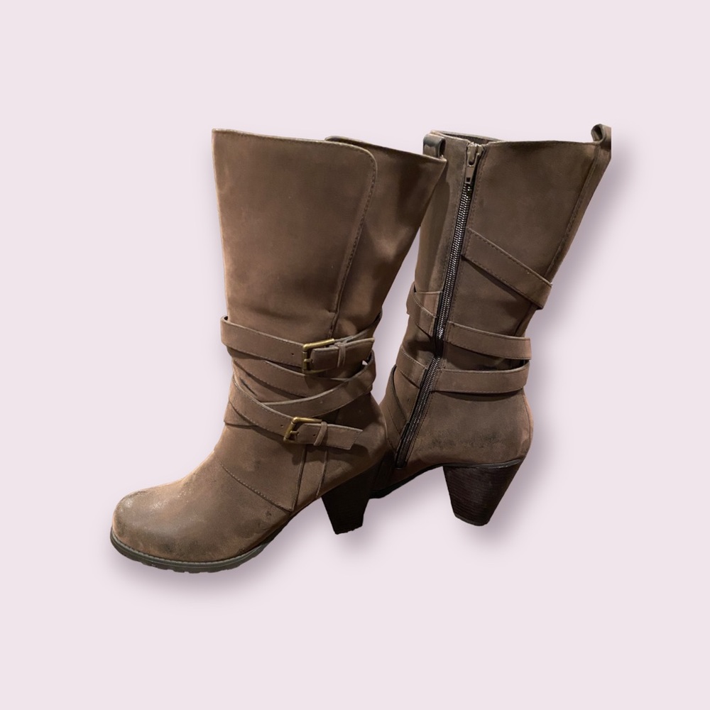 LOVE LOVE LOVE LIVETY boots - women’s size 10 - definitely made for walking.